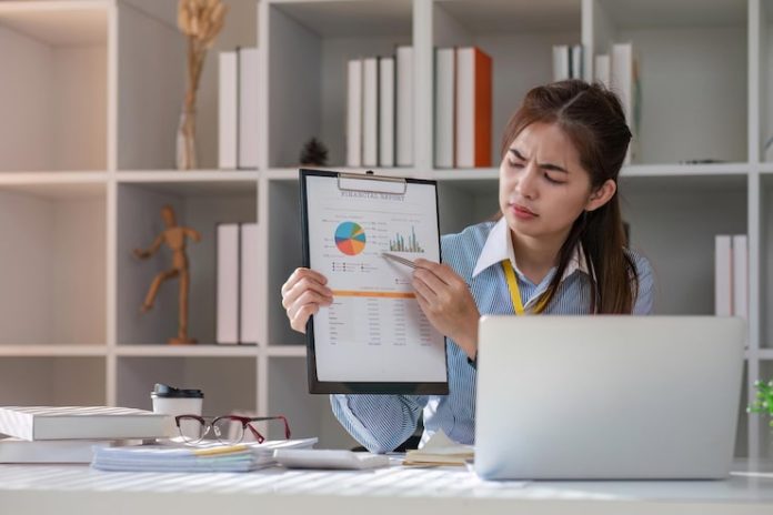 How to Start a Career in Data Analysis Without a Degree